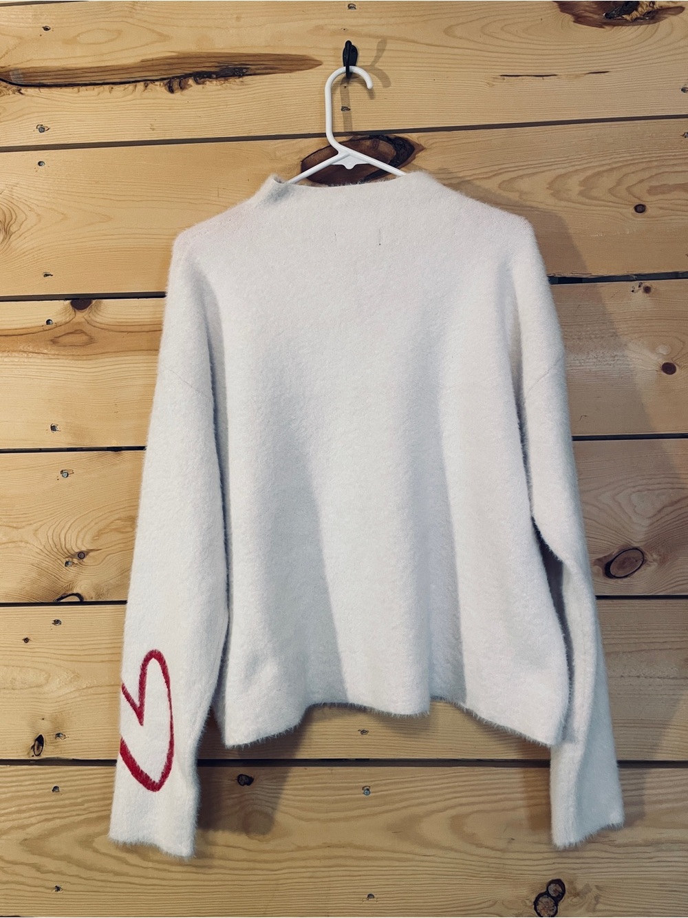 Rachel Zoe Heart Print Fuzzy Sweater NWT Women’s Large Soft Eyelash Knit Cozy Va - Picture 9 of 9